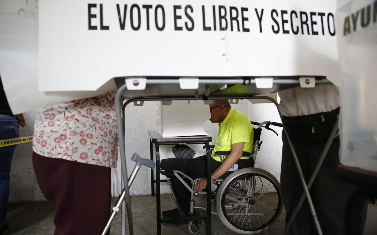 Adulto mayor fallece mientras esperaba en la fila de votación
