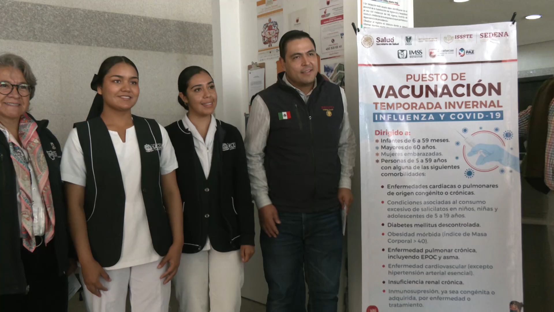 Vacunan a servidores públicos